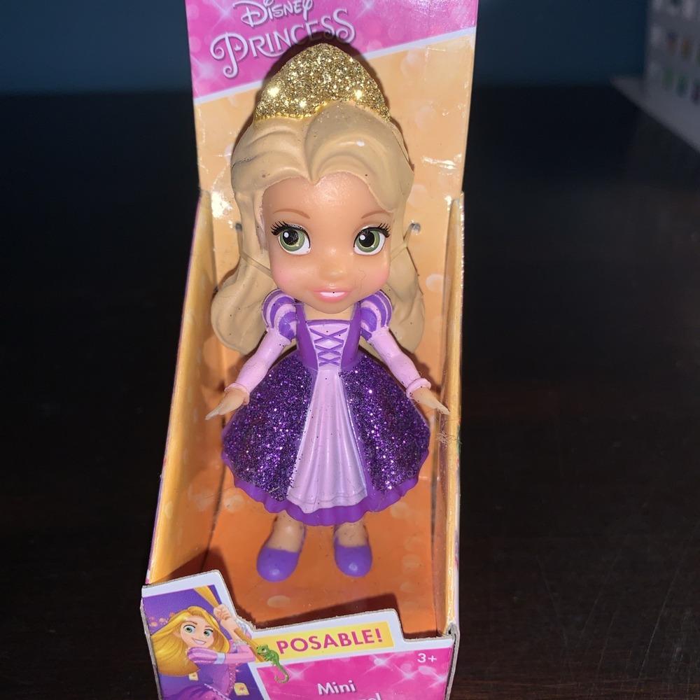 Disney Princess Mini Poseable Action Figure Doll Rapunzel‎